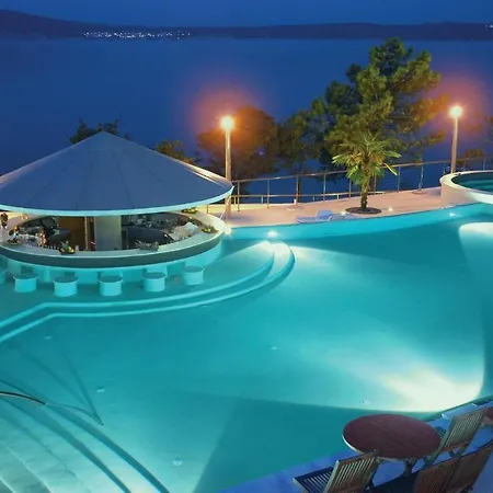 Apartman Awesome In With 2 Bedrooms, Wifi And Swimming Pool