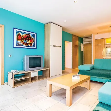 Awesome In With 2 Bedrooms, Wifi And Swimming Pool Novi Vinodolski