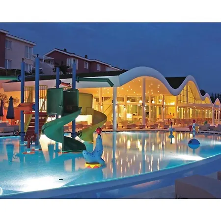 Awesome In With 2 Bedrooms, Wifi And Swimming Pool Apartman *