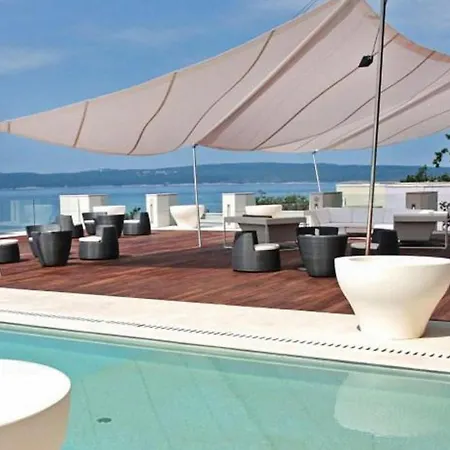 Awesome In With 2 Bedrooms, Wifi And Swimming Pool Apartman