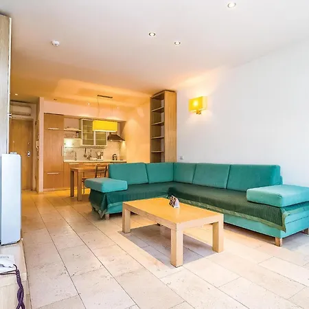 Awesome In With 2 Bedrooms, Wifi And Swimming Pool