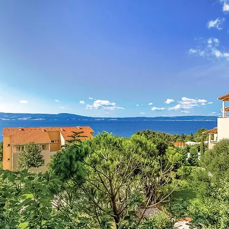 Awesome In With 2 Bedrooms, Wifi And Swimming Pool Apartman Novi Vinodolski