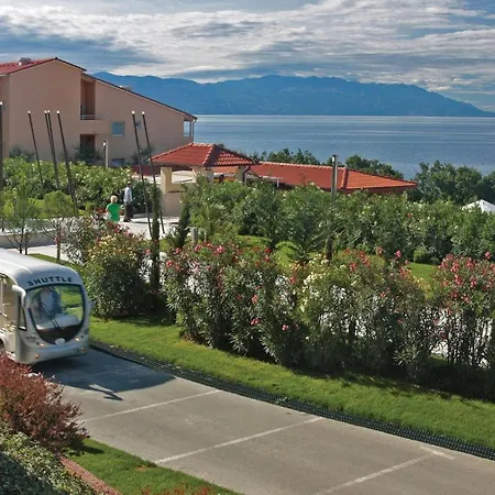 Awesome In With 2 Bedrooms, Wifi And Swimming Pool Novi Vinodolski