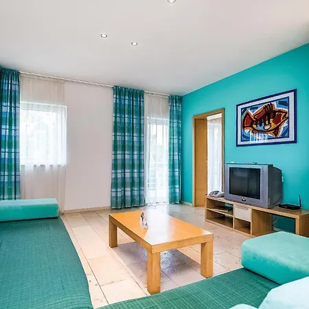 Apartman Awesome In With 2 Bedrooms, Wifi And Swimming Pool Novi Vinodolski