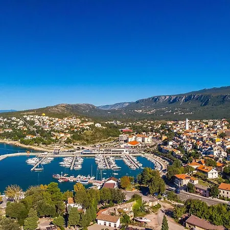 Apartman Awesome In With 2 Bedrooms, Wifi And Swimming Pool