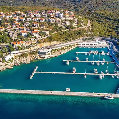 Awesome In With 2 Bedrooms, Wifi And Swimming Pool * Novi Vinodolski