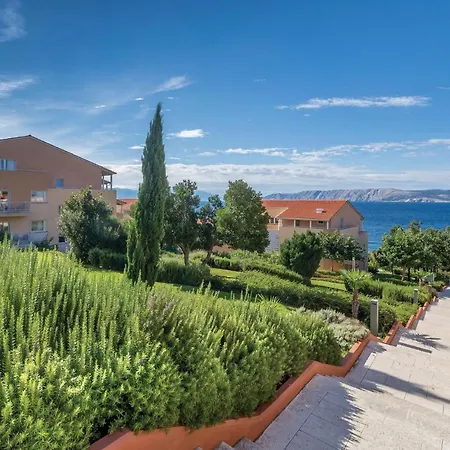 Awesome In With 2 Bedrooms, Wifi And Swimming Pool