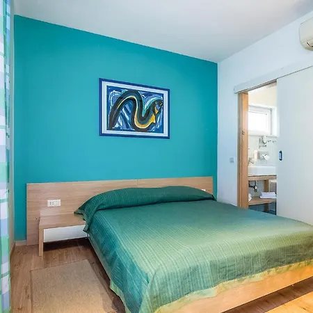 Awesome In With 2 Bedrooms, Wifi And Swimming Pool Apartman *