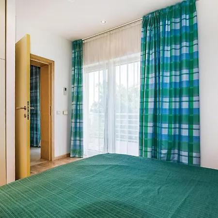 Awesome In With 2 Bedrooms, Wifi And Swimming Pool *